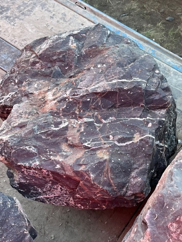 Камни для ландшафтного дизайна красно-фиолетовые 10-60 килограмм купить в Саратове