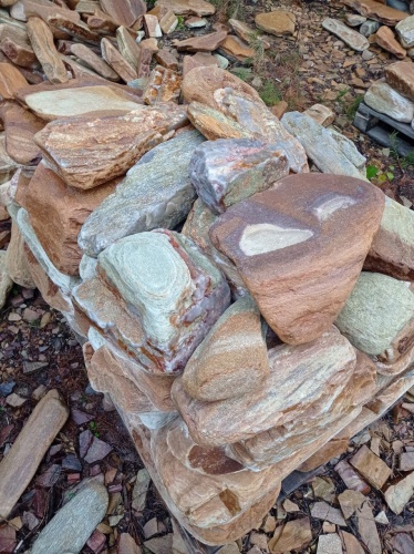 Златолит жёлтый, жёлто-зелёный глыбки и валуны для ланшафтного дизайна купить в Саратове