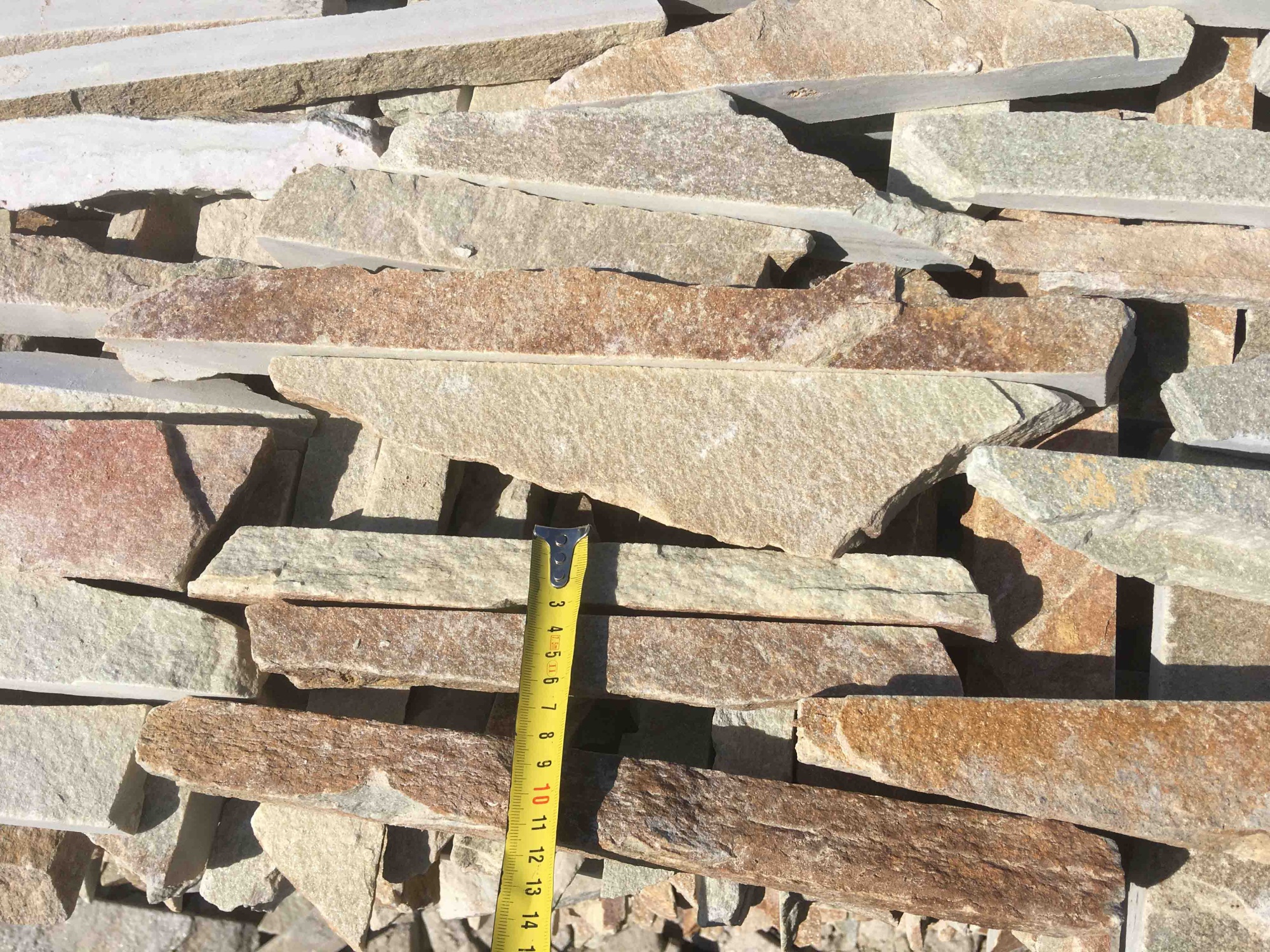 Горбушка златолит золотистый для облицовки купить в Саратове