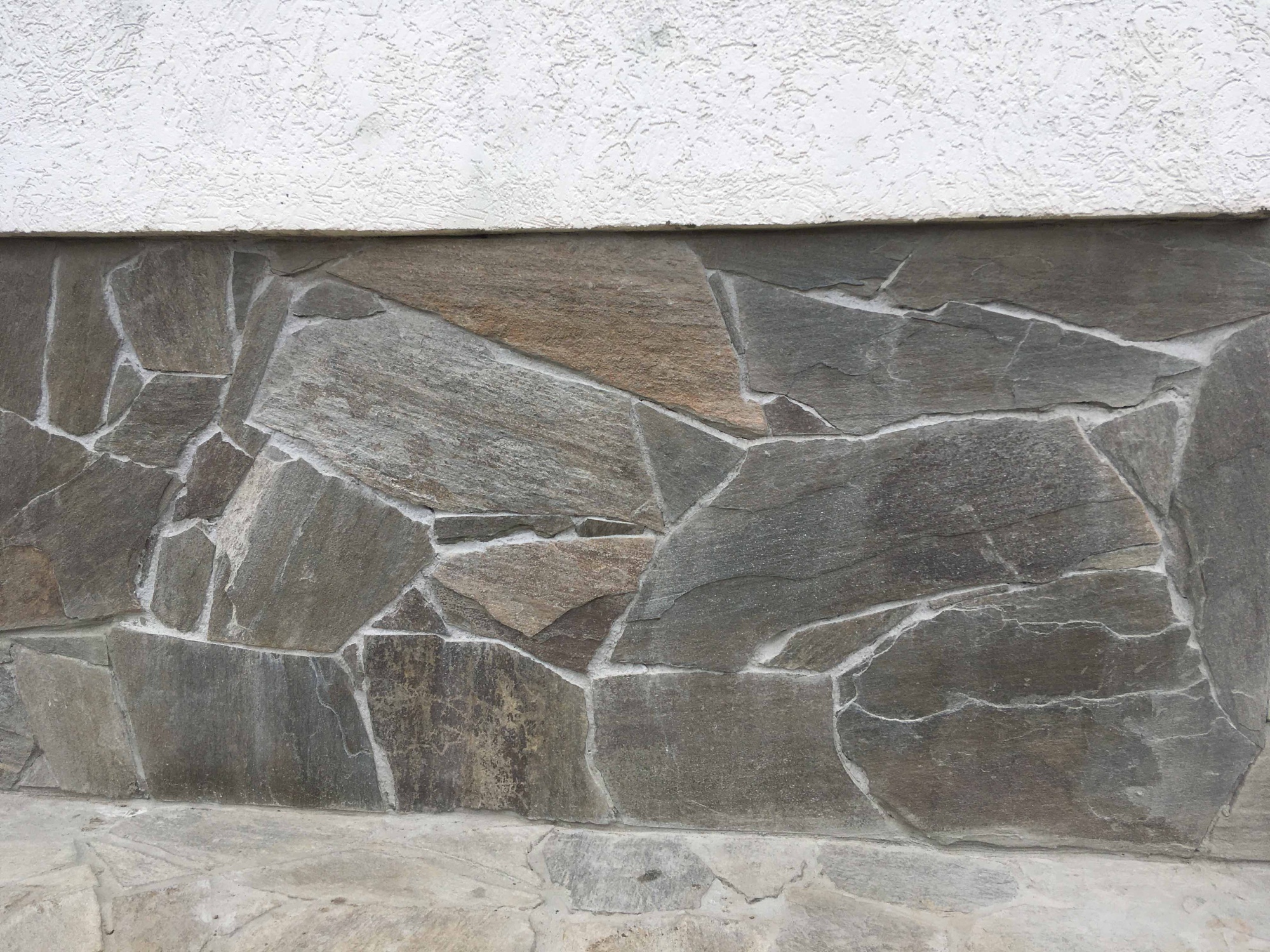 Плитняк златолит Уральский для цоколя, отмостки купить в Саратове