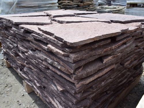 Плитняк лемезит бордовый для облицовки цоколя 20-25 мм  купить в Саратове