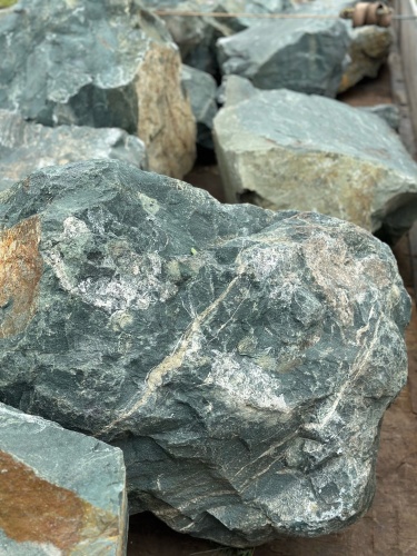 Камни для ландшафтного дизайна зелёные 10-60 килограмм купить в Саратове