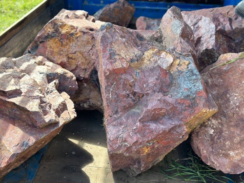 Ландшафтные глыбы красно-фиолетовые 200-1000 килограмм купить в Саратове