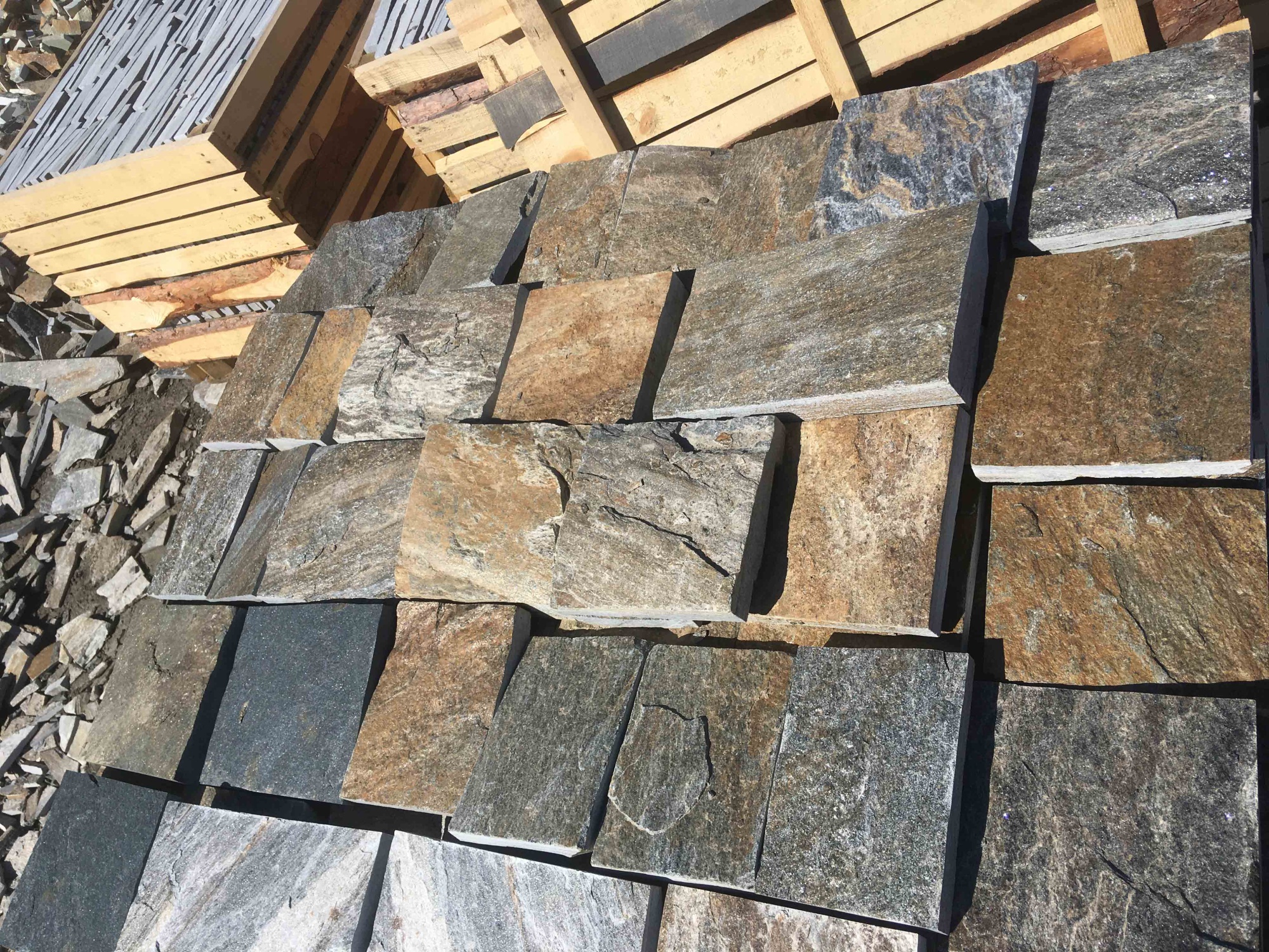 Плитка пилёная златолит Уральский для фасада купить в Саратове