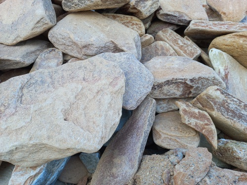 Златолит жёлтый, жёлто-зелёный глыбки и валуны для ланшафтного дизайна купить в Саратове