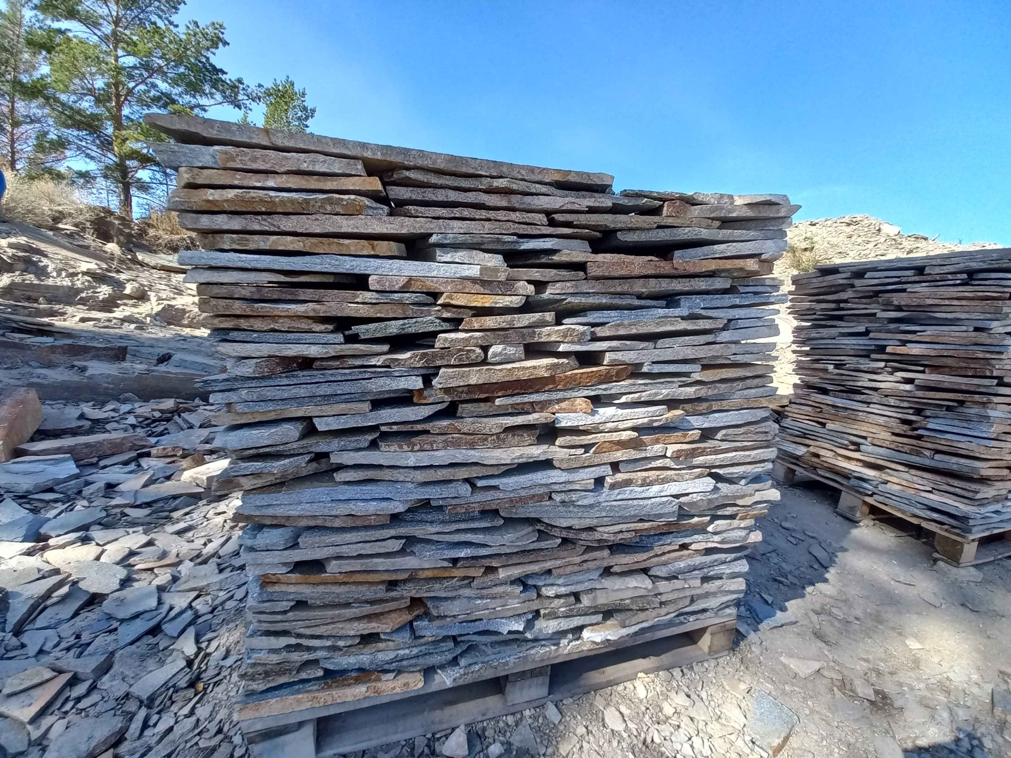 Плитняк златолит серебристый для фасада купить в Саратове