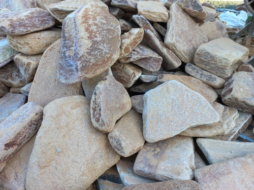 Златолит жёлтый, жёлто-зелёный глыбки и валуны для ланшафтного дизайна купить в Саратове