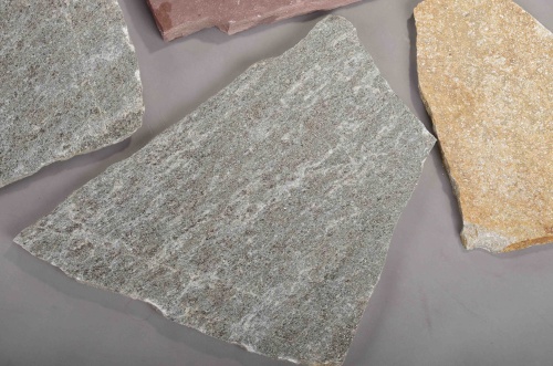 Плитняк златолит Уральский для цоколя, отмостки купить в Саратове