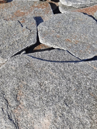 Златолит серебристый галтованный для лестниц купить в Саратове