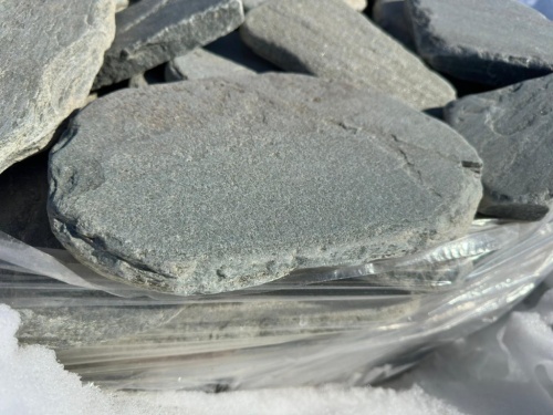 Плитняк златолит зелёный галтованный для мощения на бетон купить в Саратове