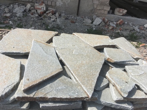 Златолит серебристый галтованный для лестниц купить в Саратове